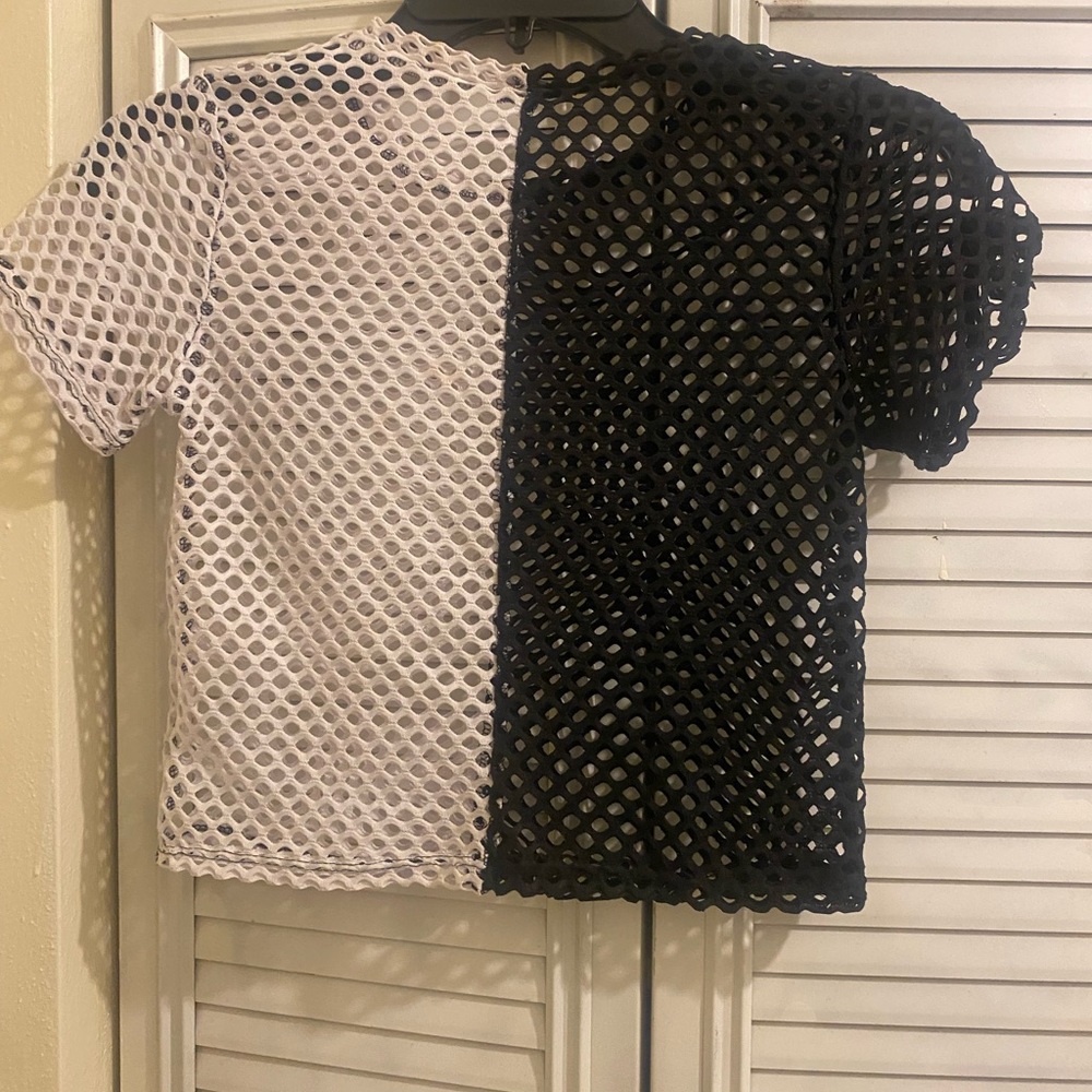 Chic Two-Tone Mesh Top - Picture 3 of 4